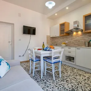 https://casa-vacanze-san-michele.hotelsalgherosardinia.com