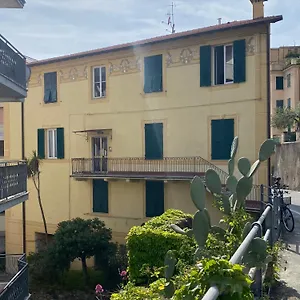 https://casa-ilaria.hotelitalianriviera.com